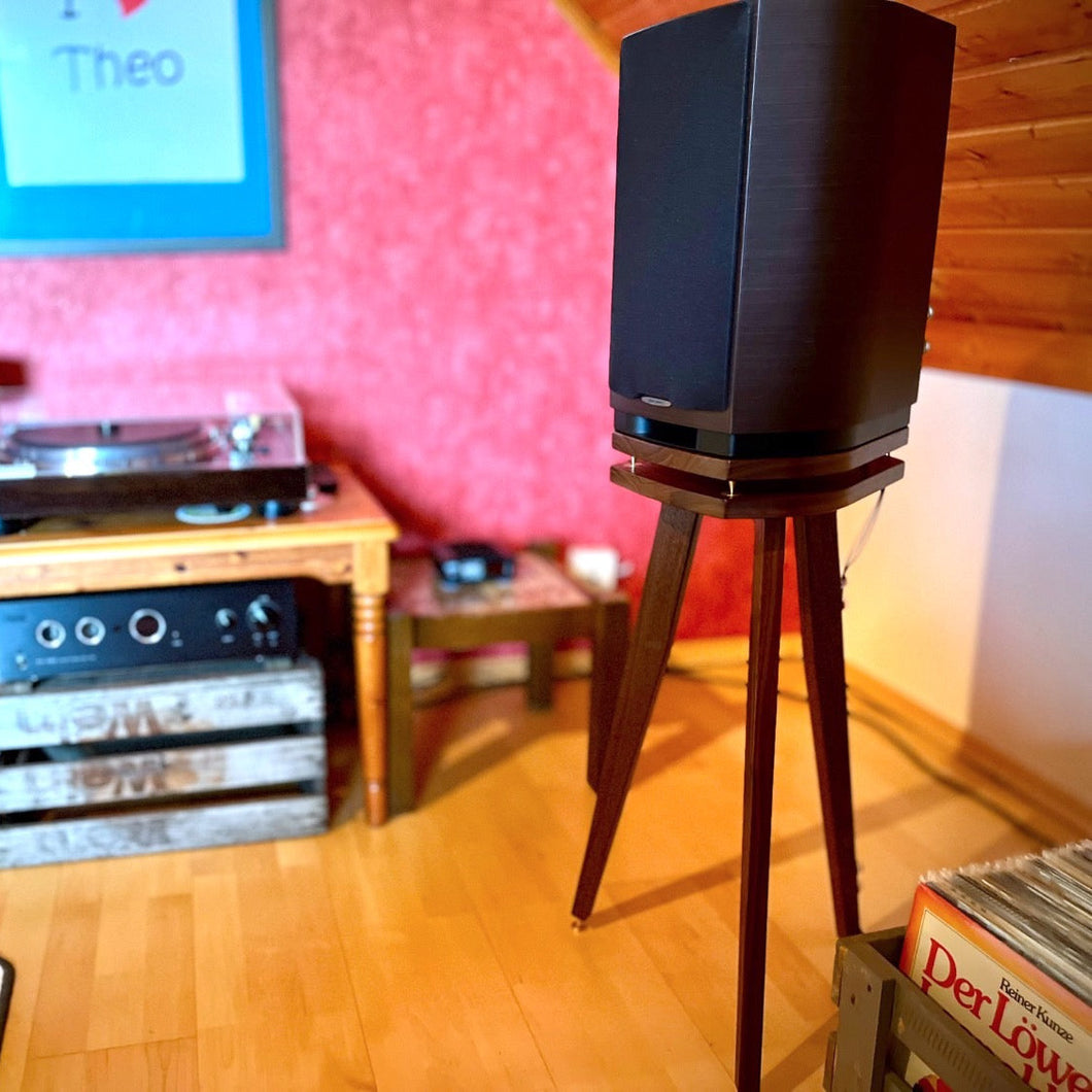 Sonus Faber Sonetto III with Isolation Plinths in Walnut Speaker stands. Speaker on a Audio Chic stand in a room with a pink wall and wooden floor.