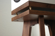 Load image into Gallery viewer, close up of the speaker stand top plate and isolation plinth with brass spikes and discs by Audio Chic.