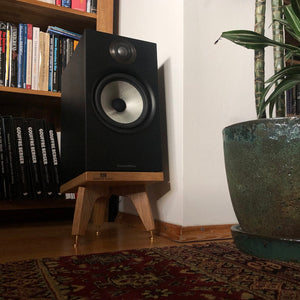 Bookshelf_Speaker_Stands_on_a_Drunken_snipe_by_audio_chic
