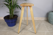 Load image into Gallery viewer, Fyne Audio Vintage Five Shaped Speaker Stands 140-900mm (Pair) - Shaped Top Plates